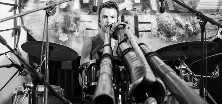 yogev live drum and didge black&white 2014